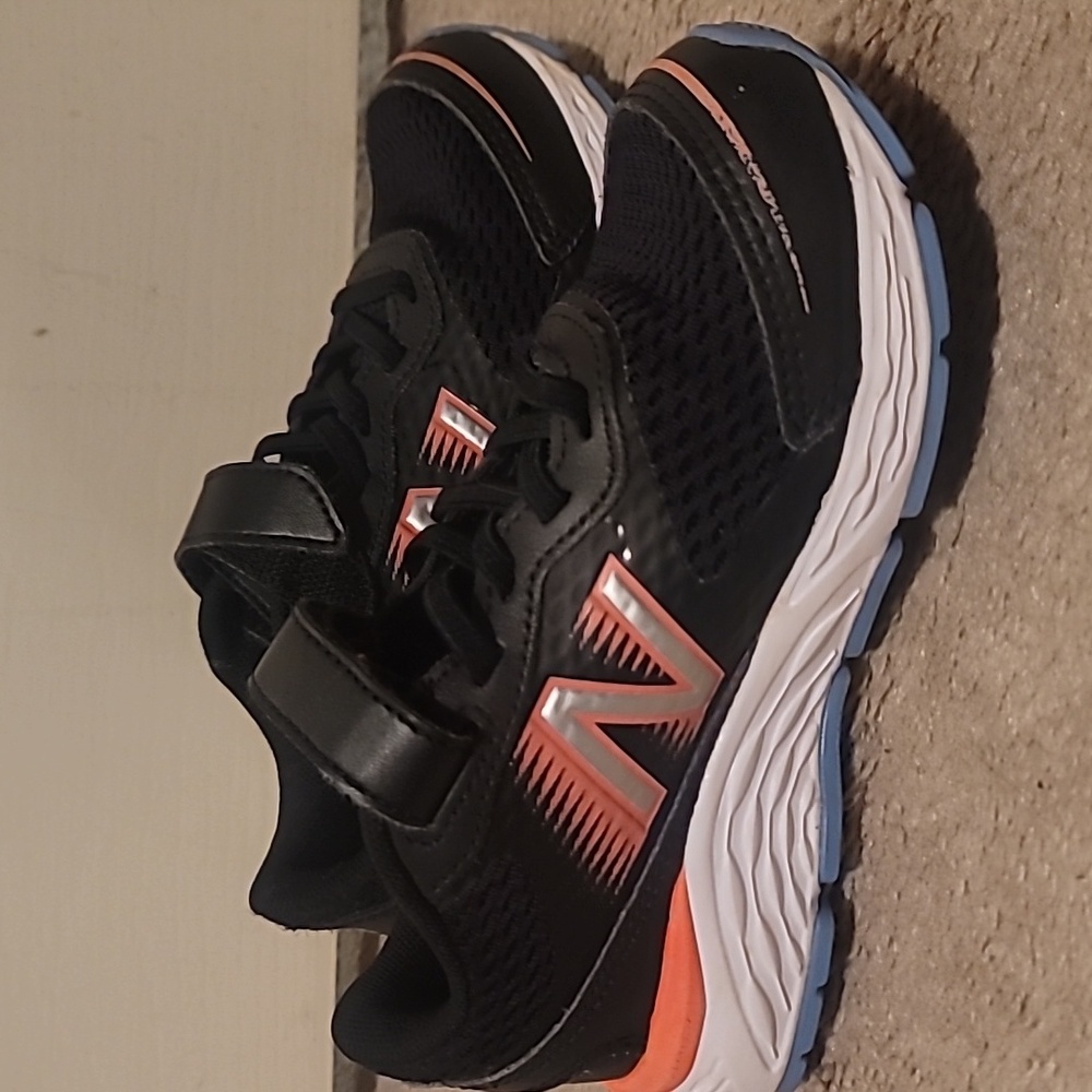 Kids new balance tennis shoes